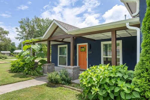 224 E Lake Francis Dr, Siloam Springs, AR, 72761-5036 | Card Image