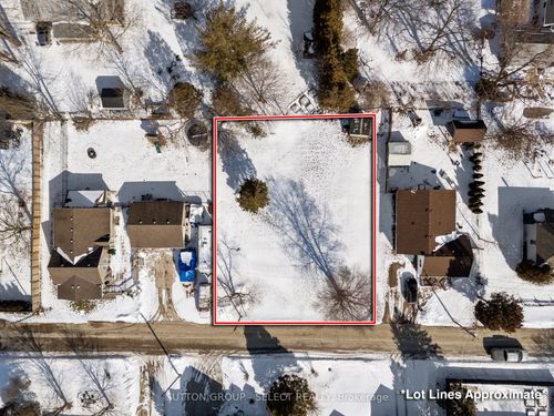 3910 Park St, Plympton Wyoming, ON, N0N1E0 | Card Image