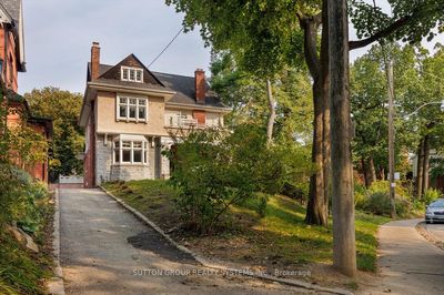 15 Laws St, House other with 6 bedrooms, 3 bathrooms and 3 parking in Toronto ON | Image 3