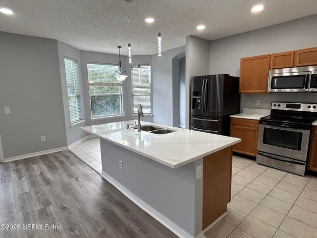 10258 Meadow Pointe Dr, House other with 4 bedrooms, 3 bathrooms and null parking in JACKSONVILLE FL | Image 6