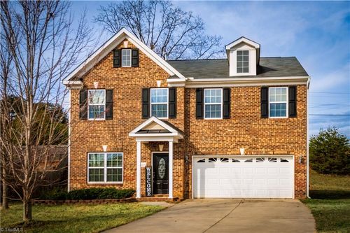 4215 Lochurst Dr, Pfafftown, NC, 27040-9821 | Card Image