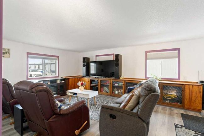 294 - 6220 17 Avenue Se, Home with 3 bedrooms, 2 bathrooms and 2 parking in Calgary AB | Image 2