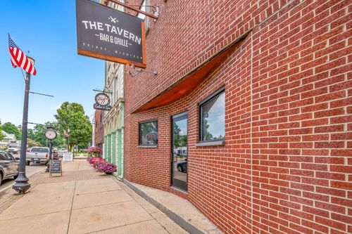 15 E Chicago St, Quincy, MI, 49082-1101 | Card Image