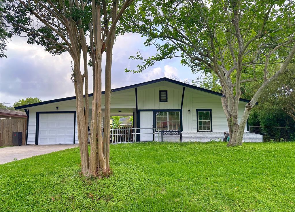 Estate Dr, Deer Park, TX 77536