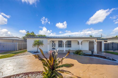 490 W 33rd Pl, Hialeah, FL, 33012-5117 | Card Image