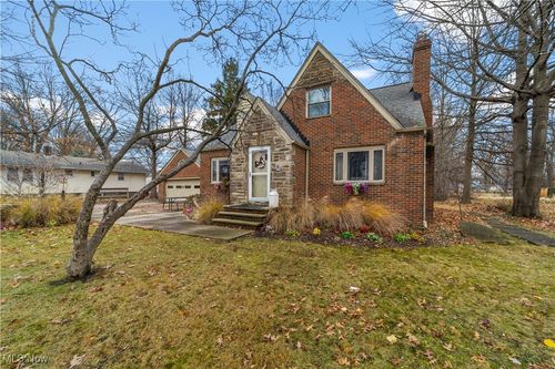 459 Lloyd Rd, Euclid, OH, 44132-1703 | Card Image