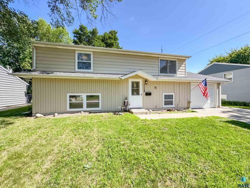3908 E 21st St, Sioux Falls, SD, 57103-3519 | Card Image