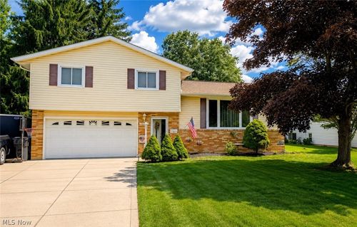 32703 Arlesford Dr, Solon, OH, 44139-4407 | Card Image