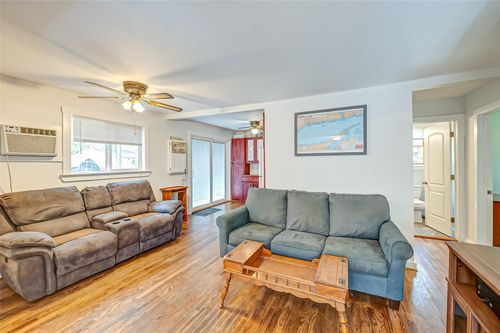 8 Cottage Rd, Baiting Hollow, NY, 11933-1266 | Card Image