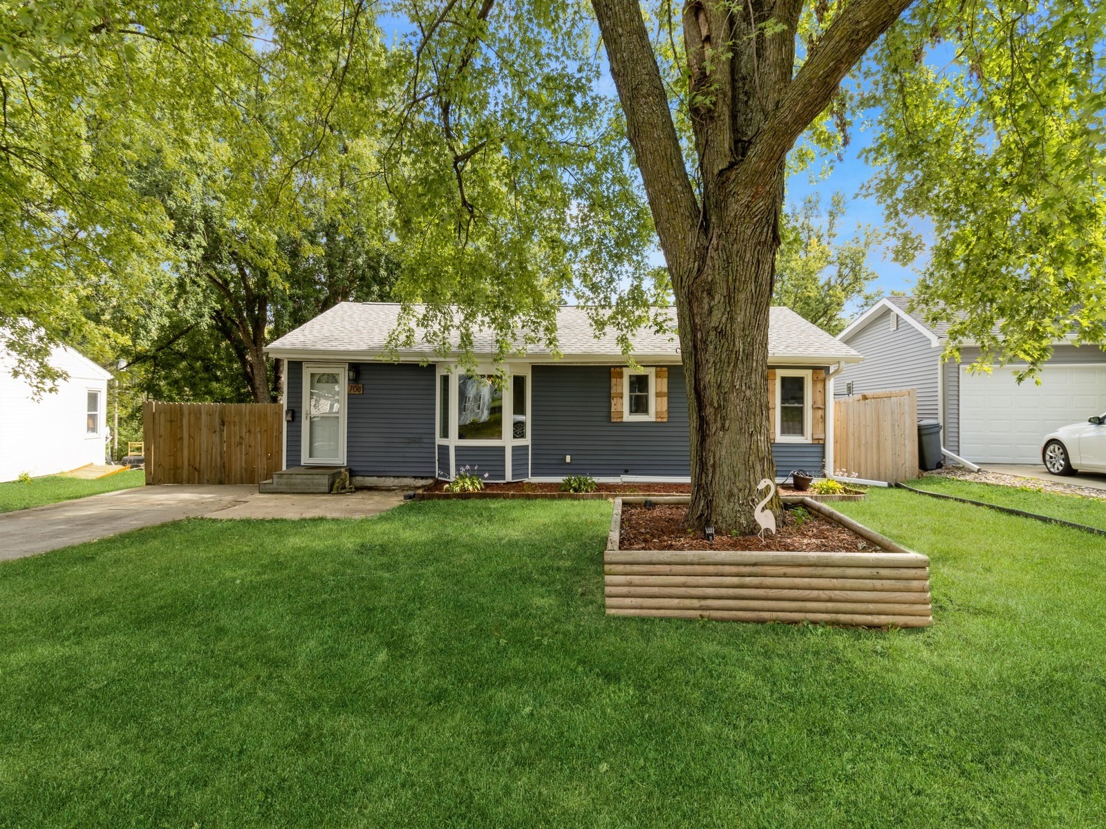 27th St, Newton, IA 50208