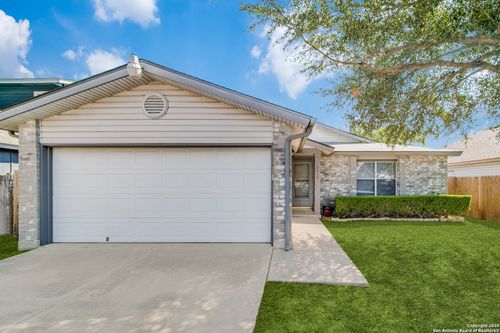 8010 Chestnut Barr Dr, Converse, TX, 78109-3351 | Card Image