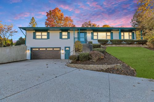 1405 Surrey Ln, Algonquin, IL, 60102-2028 | Card Image