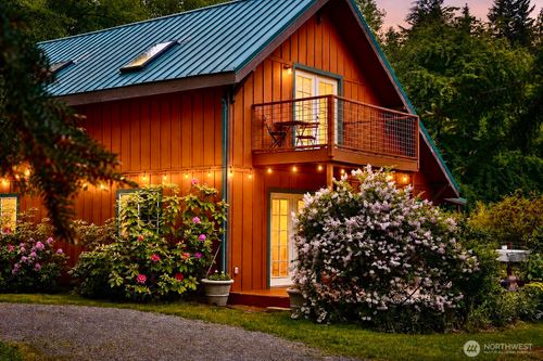 6939 Old Wagon Rd, Clinton, WA, 98236-8735 | Card Image