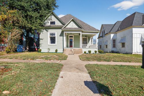 627 W Chestnut St, Denison, TX, 75020-3205 | Card Image