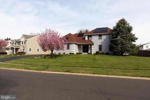 825 Cliff Rd, BENSALEM, PA, 19020-4049 | Card Image