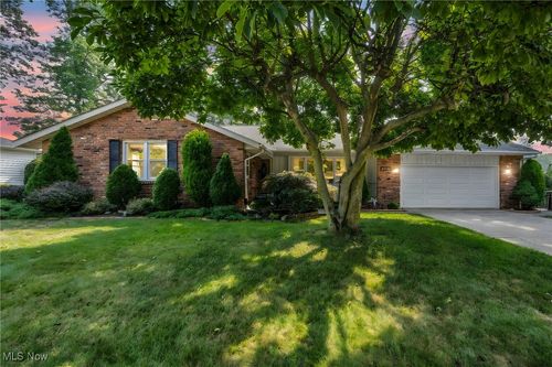 6241 Chase Dr, Mentor, OH, 44060-3601 | Card Image