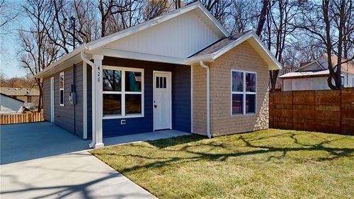 426 N Elizabeth St, Nevada, MO, 64772 | Card Image