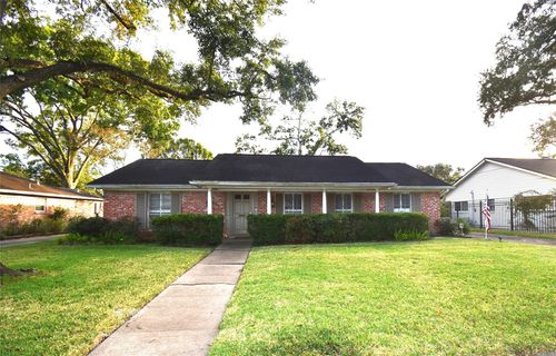 8011 Meadowvale Dr, Houston, TX, 77063-6113 | Card Image
