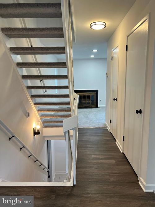 1546 Scandia Cir, RESTON, VA, 20190-4967 | Card Image