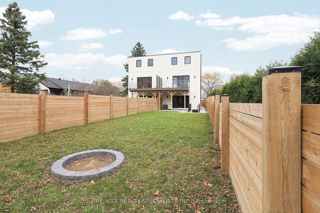 1046 Roosevelt Rd, House attached with 5 bedrooms, 6 bathrooms and 2 parking in Mississauga ON | Image 5