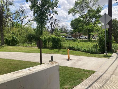 5004 Falls Street, Houston, TX, 77026 | Card Image