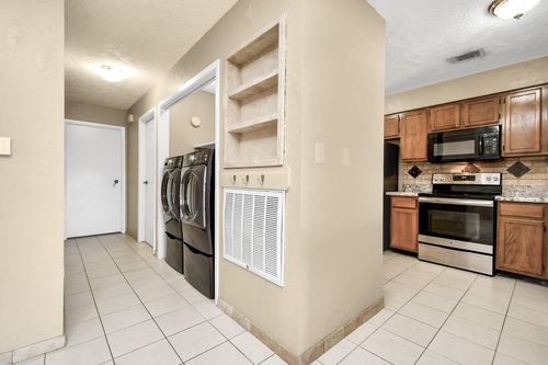 250d-2501 Gulf Fwy, Dickinson, TX, 77539-3242 | Card Image