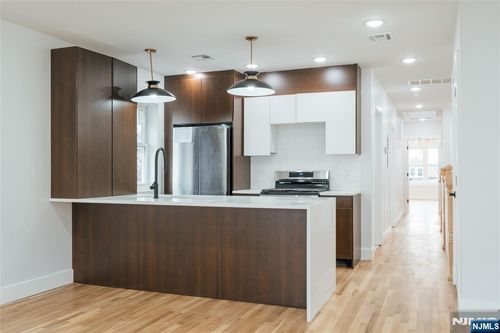 90 Hollywood Ave, East Orange, NJ, 07018-4143 | Card Image