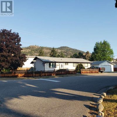 13608 Rumball Ave, House other with 3 bedrooms, 2 bathrooms and 4 parking in Summerland BC | Image 2