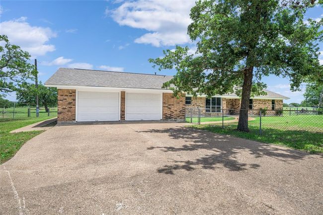 5131 N Us Highway 77, Home with 4 bedrooms, 3 bathrooms and 4 parking in Warda TX | Image 26