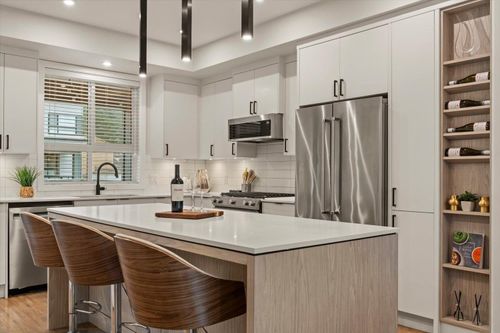 35-45500 Campus Dr, Chilliwack, BC, V2R6E9 | Card Image