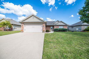 Mahon Dr, Columbia, MO 65201