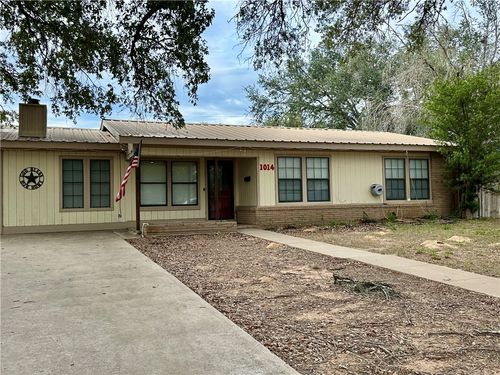 1014 Harvey, Pleasanton, TX, 78064-3325 | Card Image