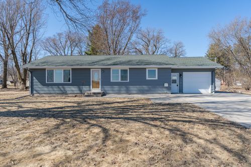 375 E Woodlawn St, Le Center, MN, 56057-1737 | Card Image