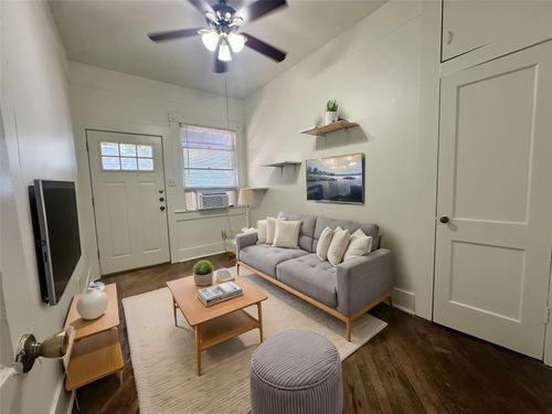 a-106 W 38th St, Austin, TX, 78705-1526 | Card Image
