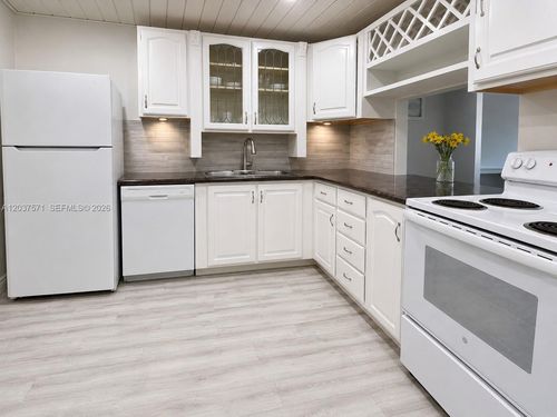 d407-6886 N Kendall Dr, Pinecrest, FL, 33156-1536 | Card Image
