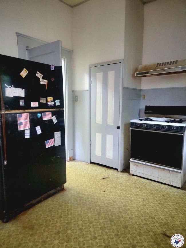 607 N Walnut St, House other with 2 bedrooms, 1 bathrooms and null parking in Clarksville TX | Image 16
