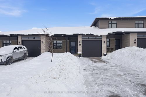 84 Rowe Ave, Exeter, ON, N0M1S1 | Card Image