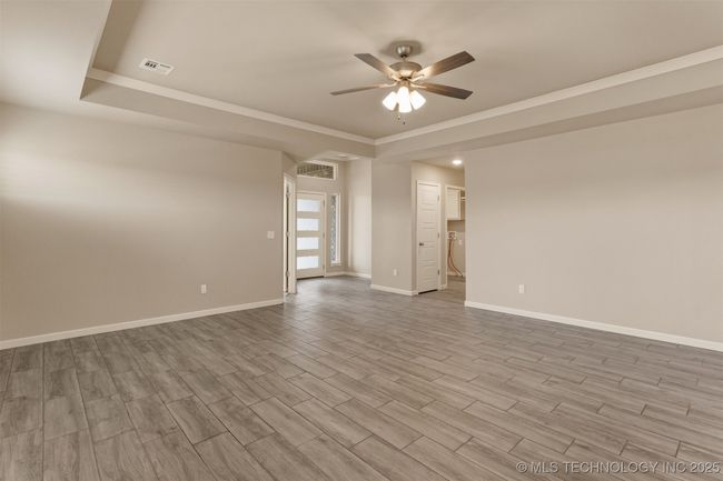 27623 109 Th St, House other with 3 bedrooms, 2 bathrooms and null parking in Coweta OK | Image 11