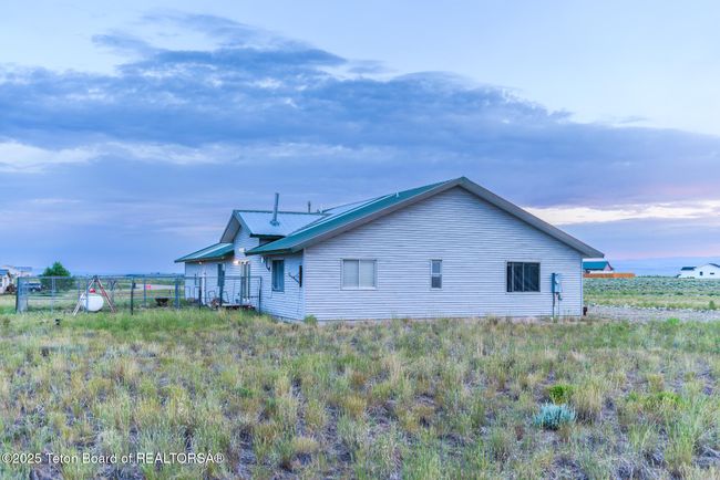 12 Osage Path Trail, House other with 3 bedrooms, 2 bathrooms and null parking in Boulder WY | Image 4