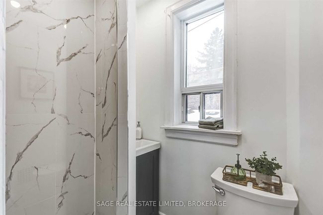 40 Euclid Ave, House attached with 3 bedrooms, 2 bathrooms and 1 parking in Toronto ON | Image 21