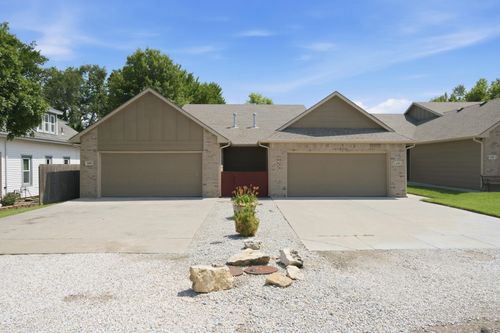 643 E Mulvane St, Mulvane, KS, 67110-1626 | Card Image