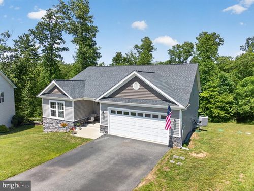 463 Executive Way, Hedgesville, WV, 25427-7586 | Card Image