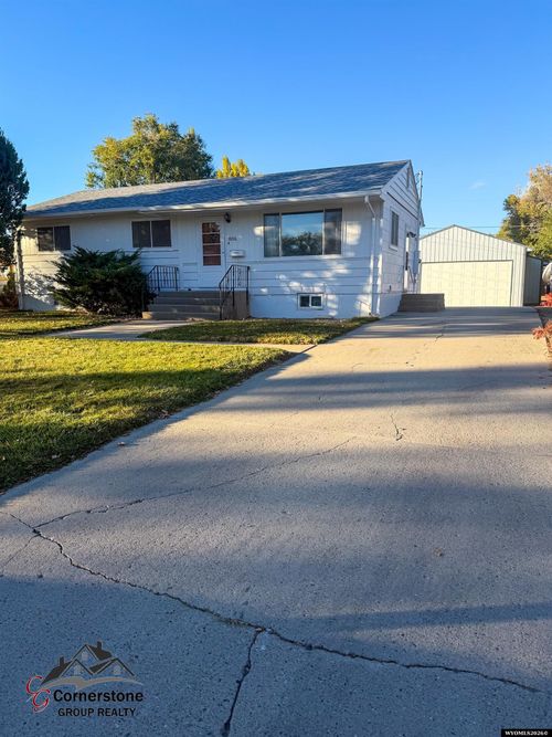 1006 E Pershing Ave, Riverton, WY, 82501-2933 | Card Image