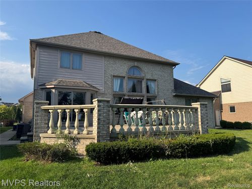47033 Woodberry Estates Dr, Macomb, MI, 48044-3033 | Card Image