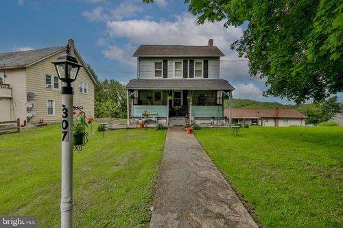 307 Oak St, Roseto, PA, 18013-1339 | Card Image