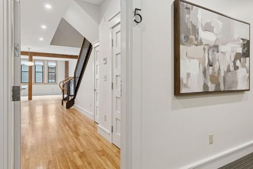 5-26 Thomas Street, Portland, ME, 04102 | Card Image