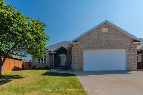 1062 Finch Dr, Sarnia, ON, N7S6A8 | Card Image