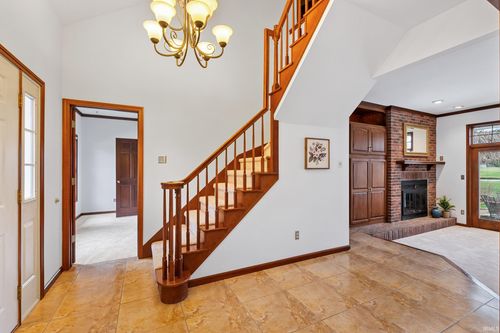2817 E Prestwick Rd, Winona Lake, IN, 46590-8912 | Card Image