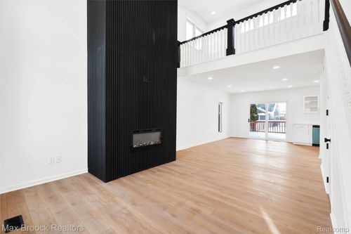 38033 Cherry Ln, Harrison Township, MI, 48045-2704 | Card Image