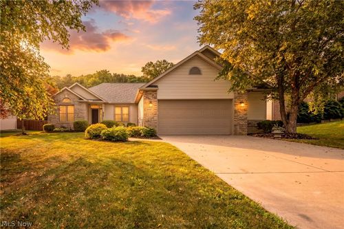 20427 Scotch Pine Way, Strongsville, OH, 44149 | Card Image